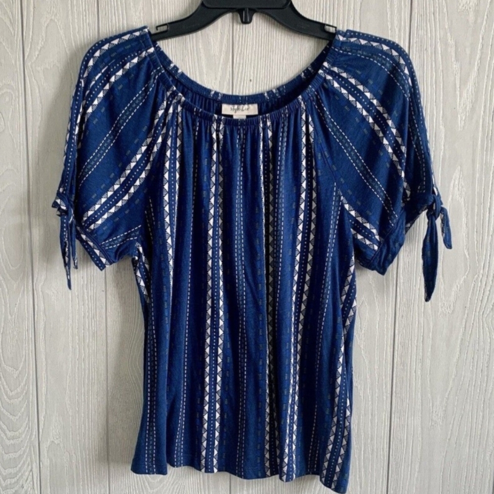 Style & Co. Blue & White Print Short Sleeve Top Size Medium 😍